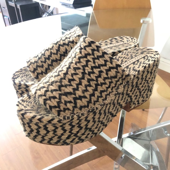 Sandals - Picture 1 of 3